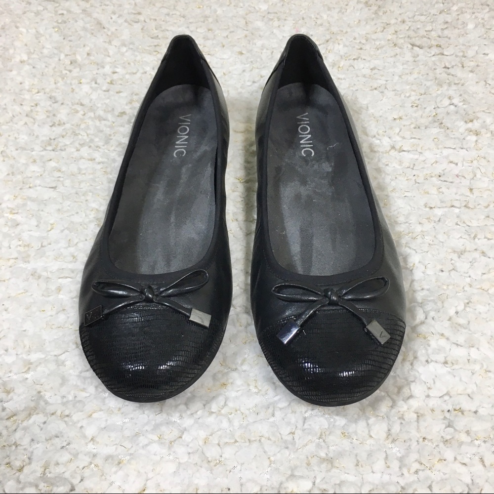 Vionic Minna Black Leather Cap Toe Ballet Flats